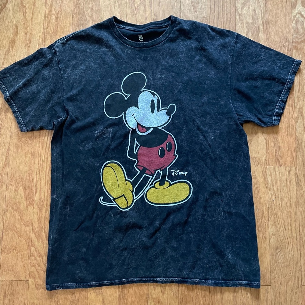 Mickey Mouse shirt, perfectly oversized